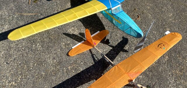 Popular ‘oldie’ stick-&-tissue rubber FF: Comet Phantom